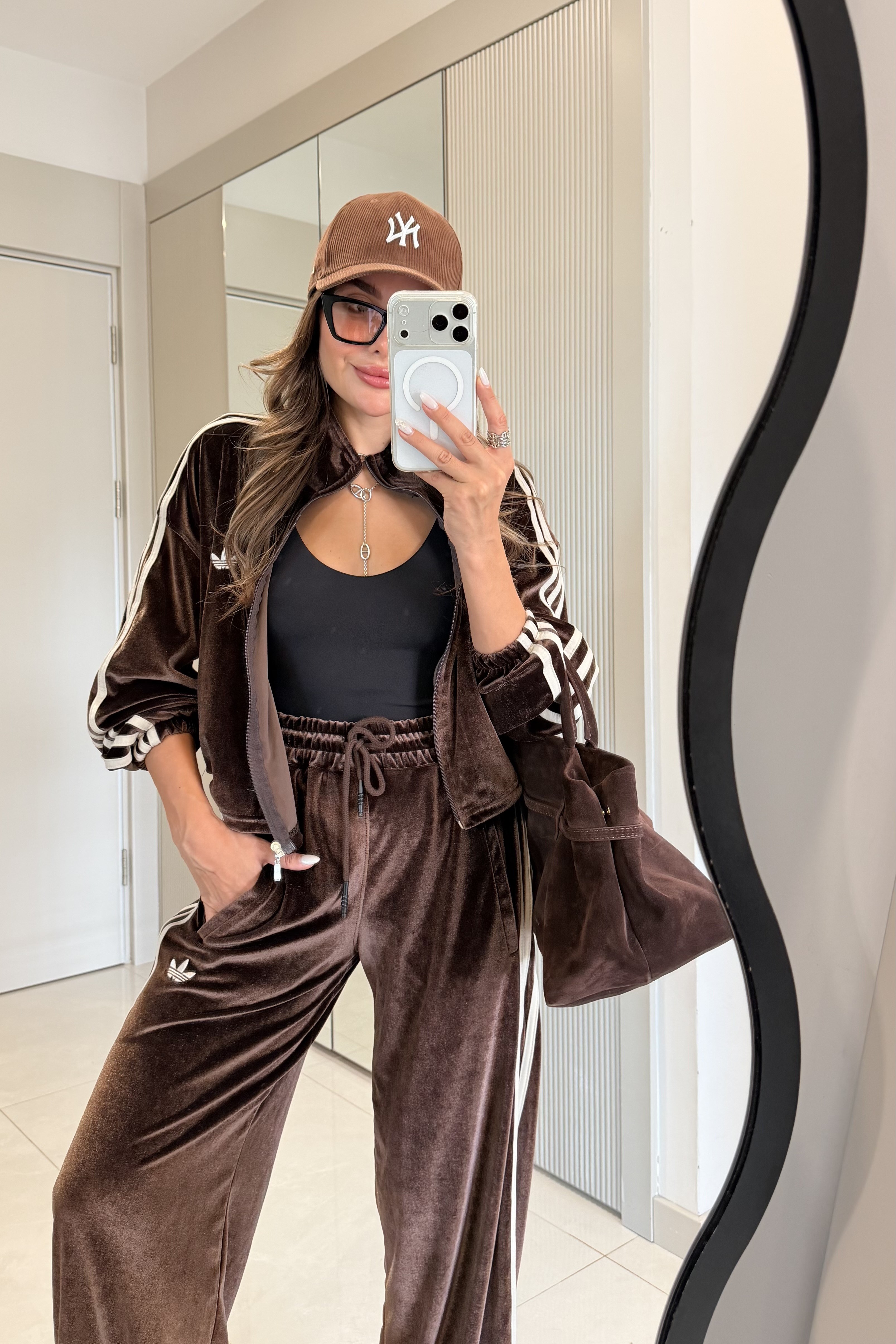 Adelina Velvet Set — photograph 4