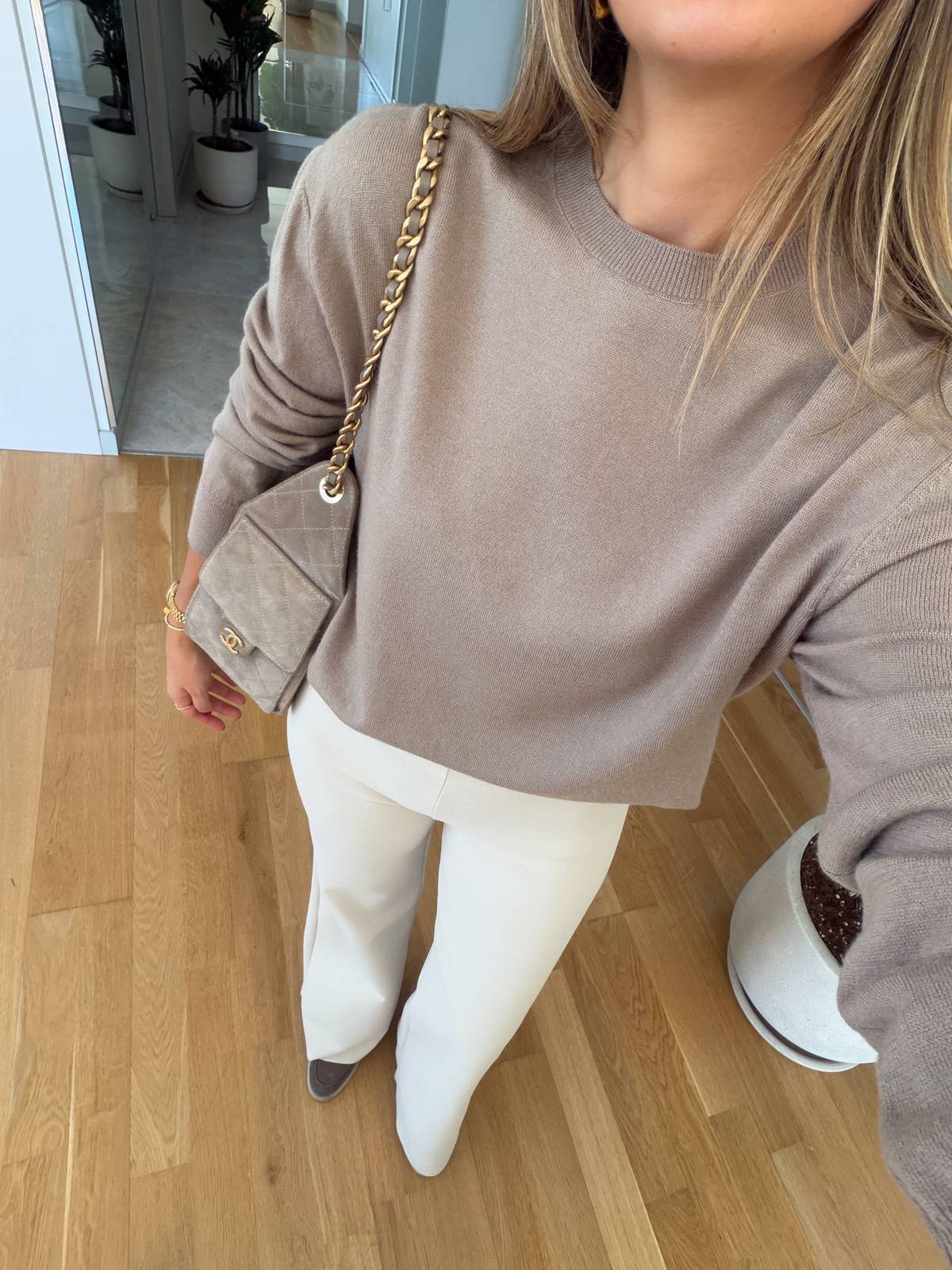 Crew Neck Basic Knit Mink — photograph 2
