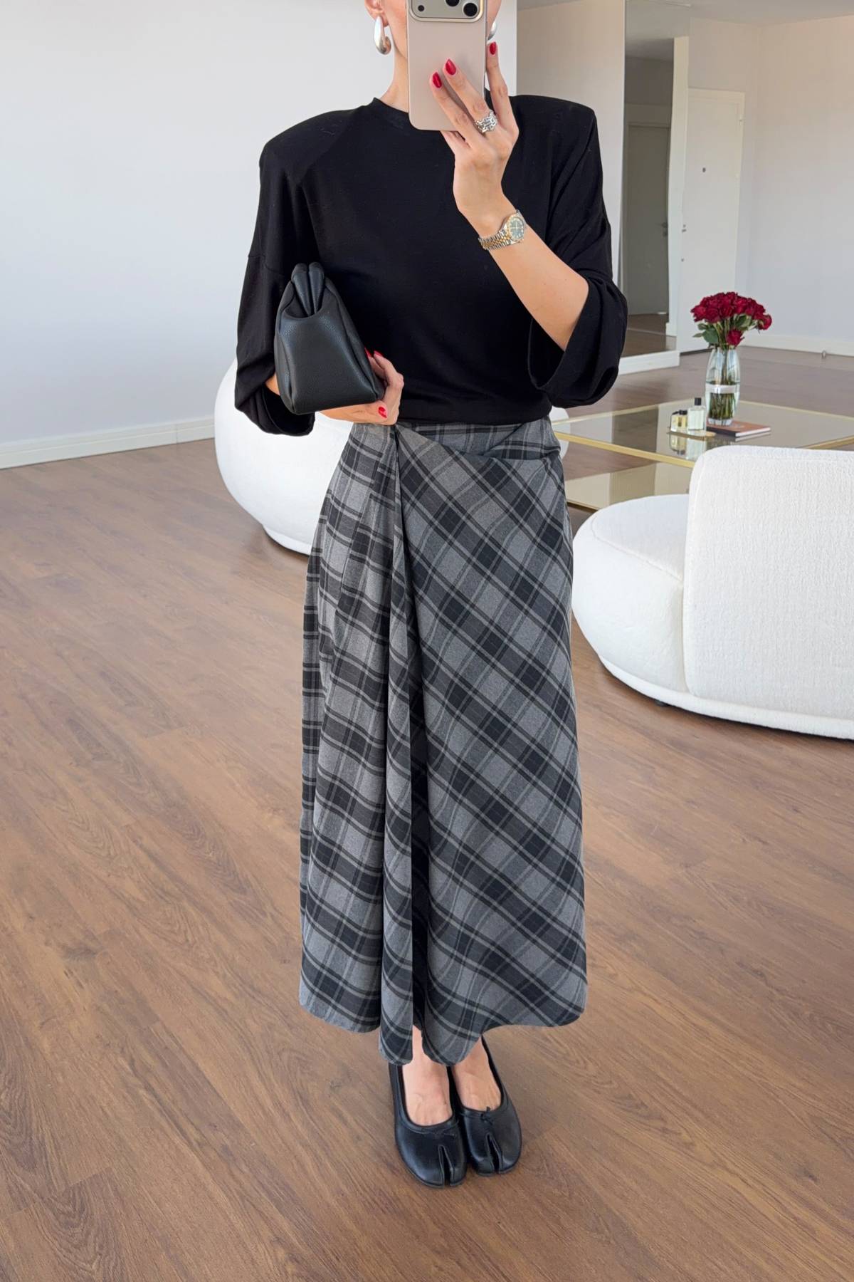 Plaid Split Midi Skirt — photograph 4