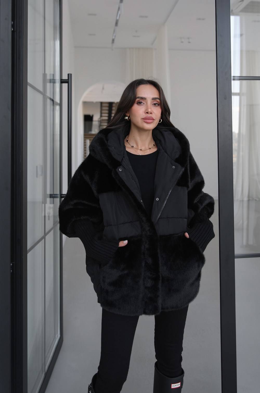 Black Panel Fur Detail Mont — photograph 2