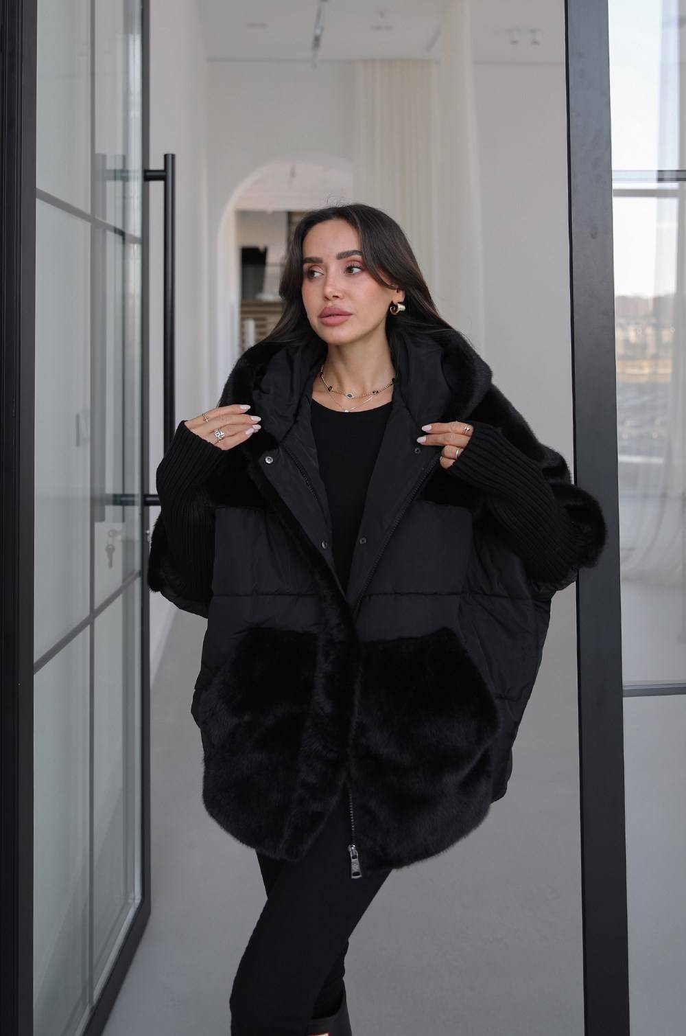 Black Panel Fur Detail Mont — photograph 3