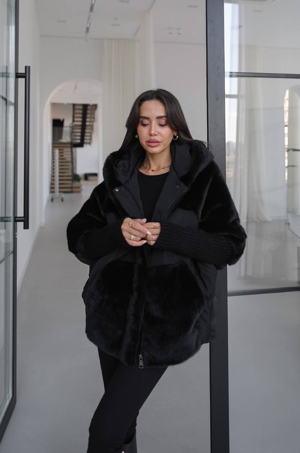 Black Panel Fur Detail Mont — photograph 4