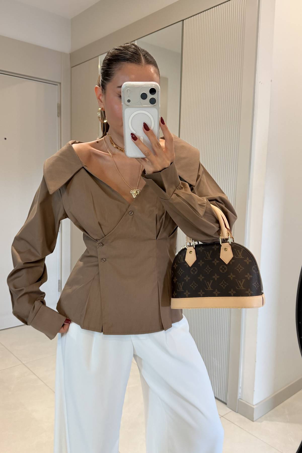 Gianna Fitted Waist Madonna Shirt — photograph 2