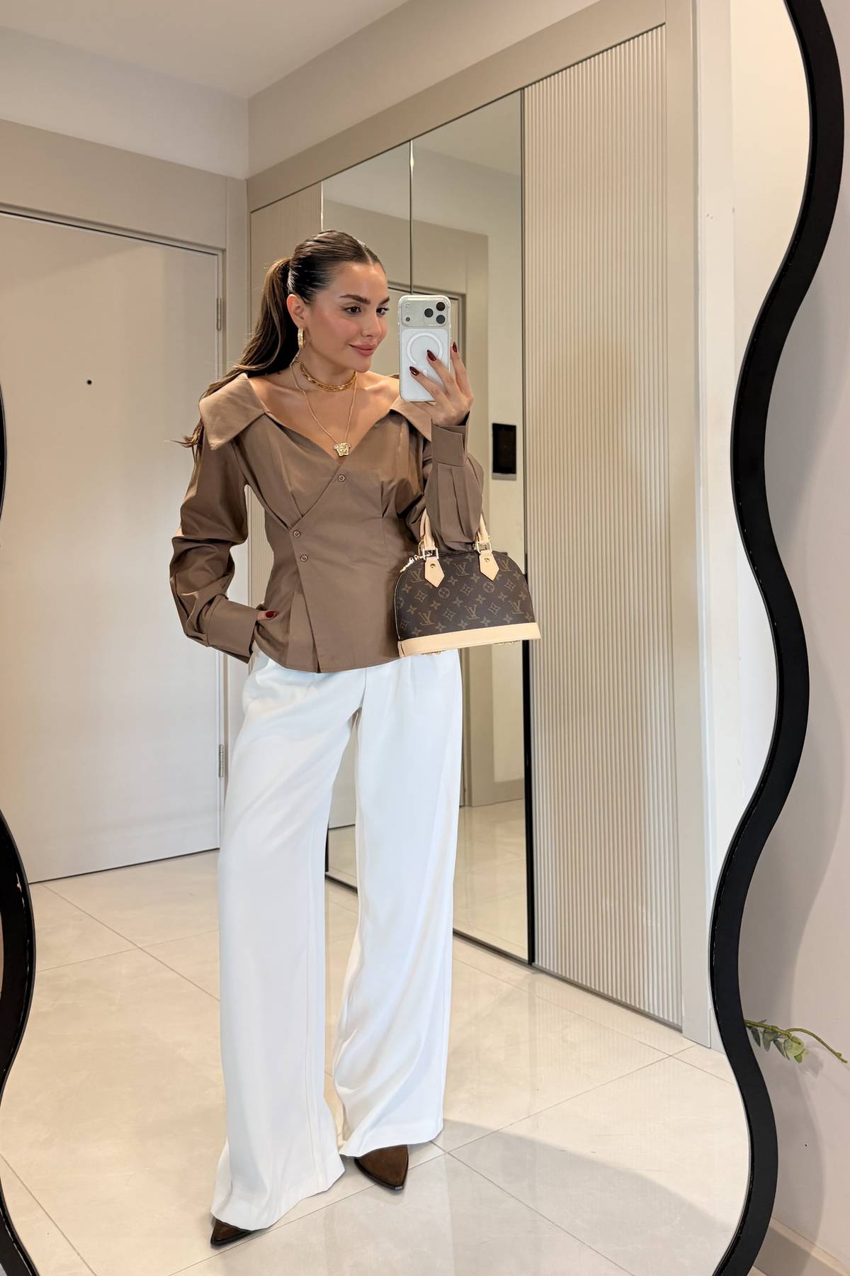 Gianna Fitted Waist Madonna Shirt — photograph 3