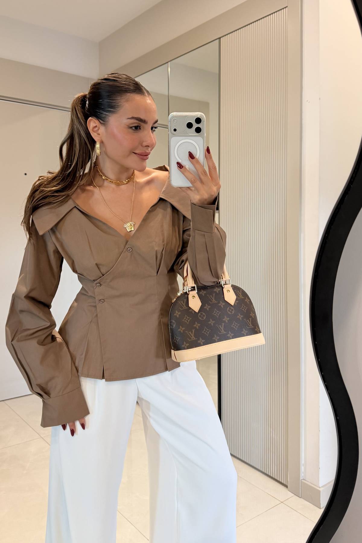 Gianna Fitted Waist Madonna Shirt — photograph 1