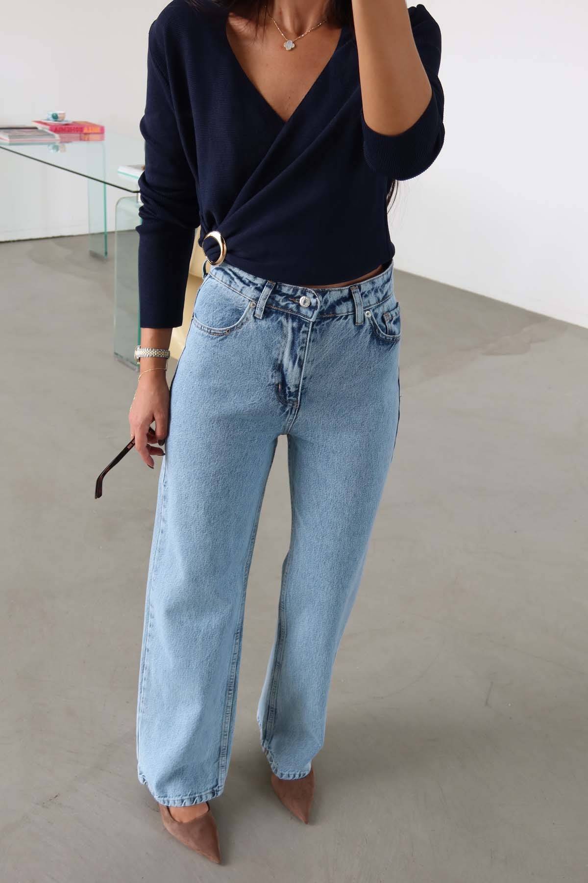 Washed Straight Fit Jeans — photograph 2