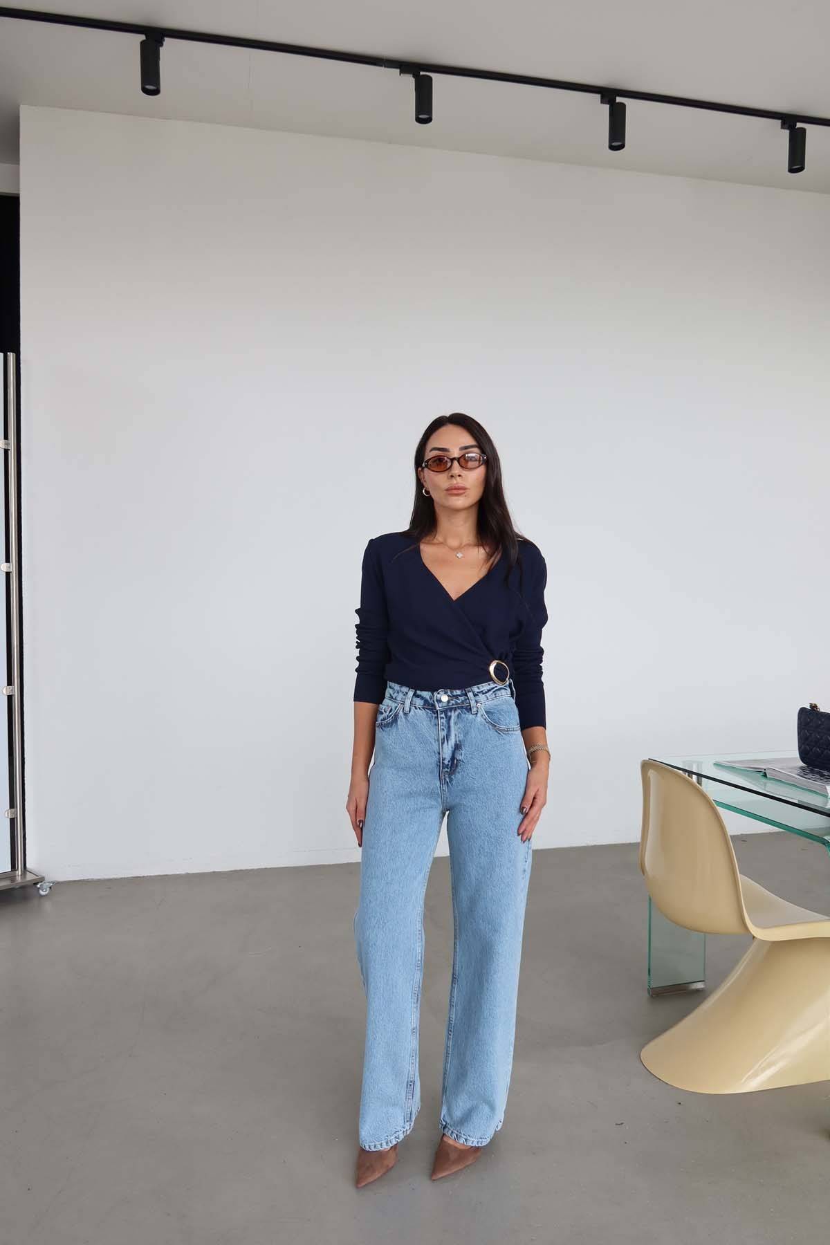 Washed Straight Fit Jeans — photograph 3