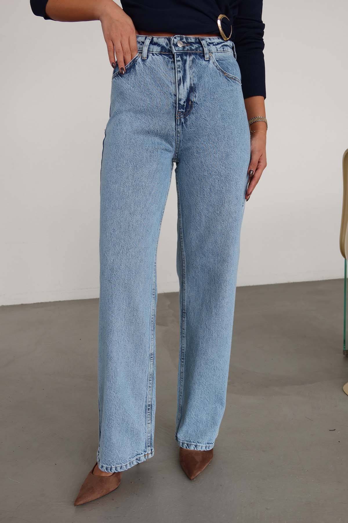 Washed Straight Fit Jeans — photograph 4