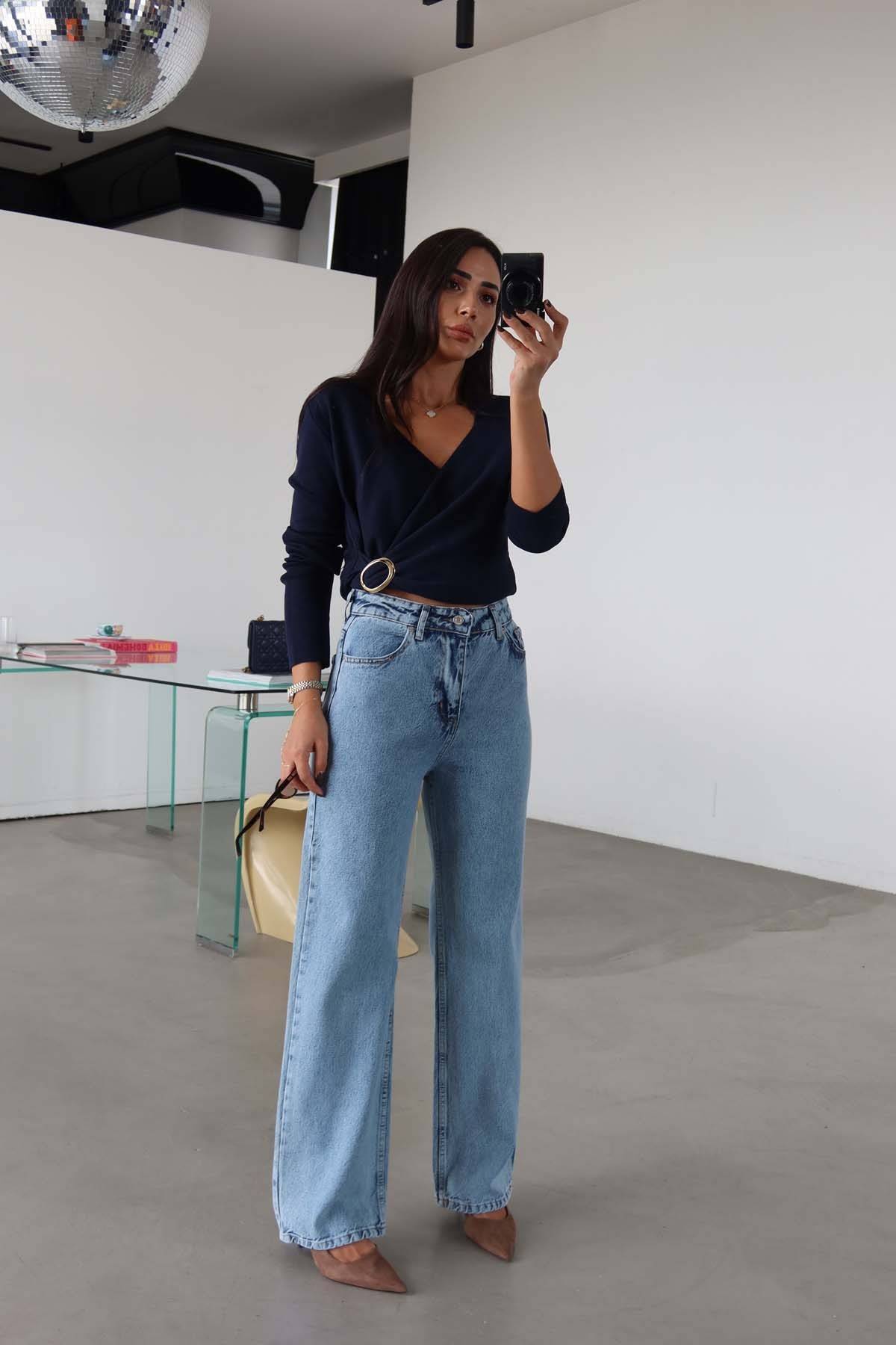 Washed Straight Fit Jeans — photograph 1