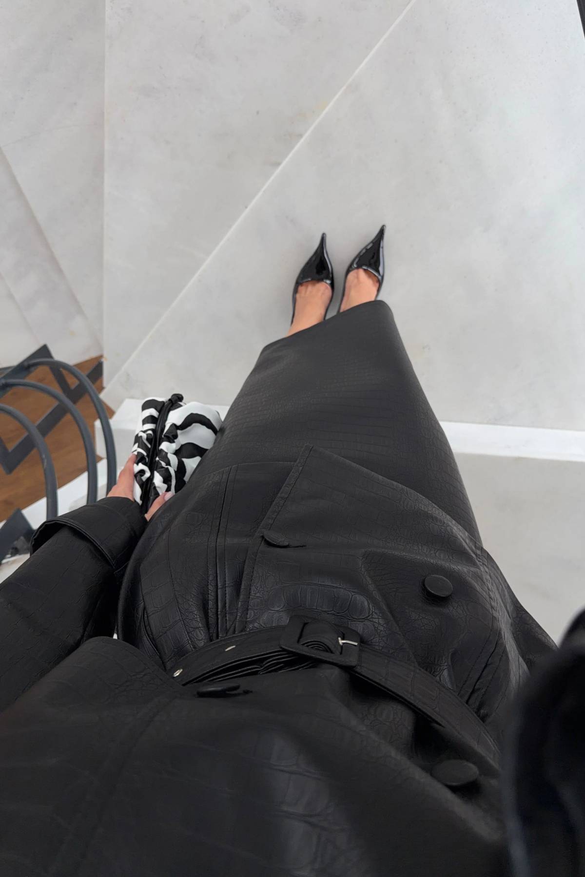 Black Croc Textured Leather Kalem Skirt — photograph 4