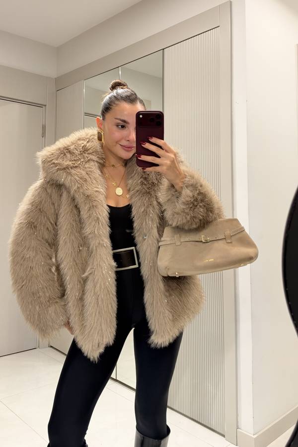 Jamaika Wide Collar Glitter Fur Jacket