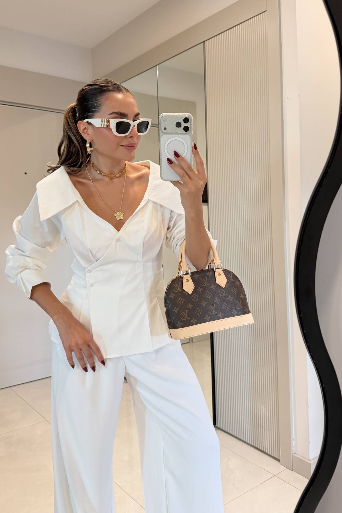 Gianna Fitted Waist Madonna Shirt — photograph 1