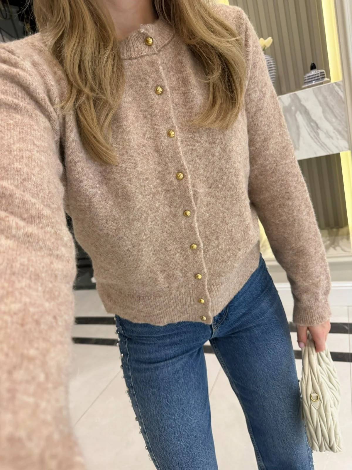 Lara Cardigan — photograph 2