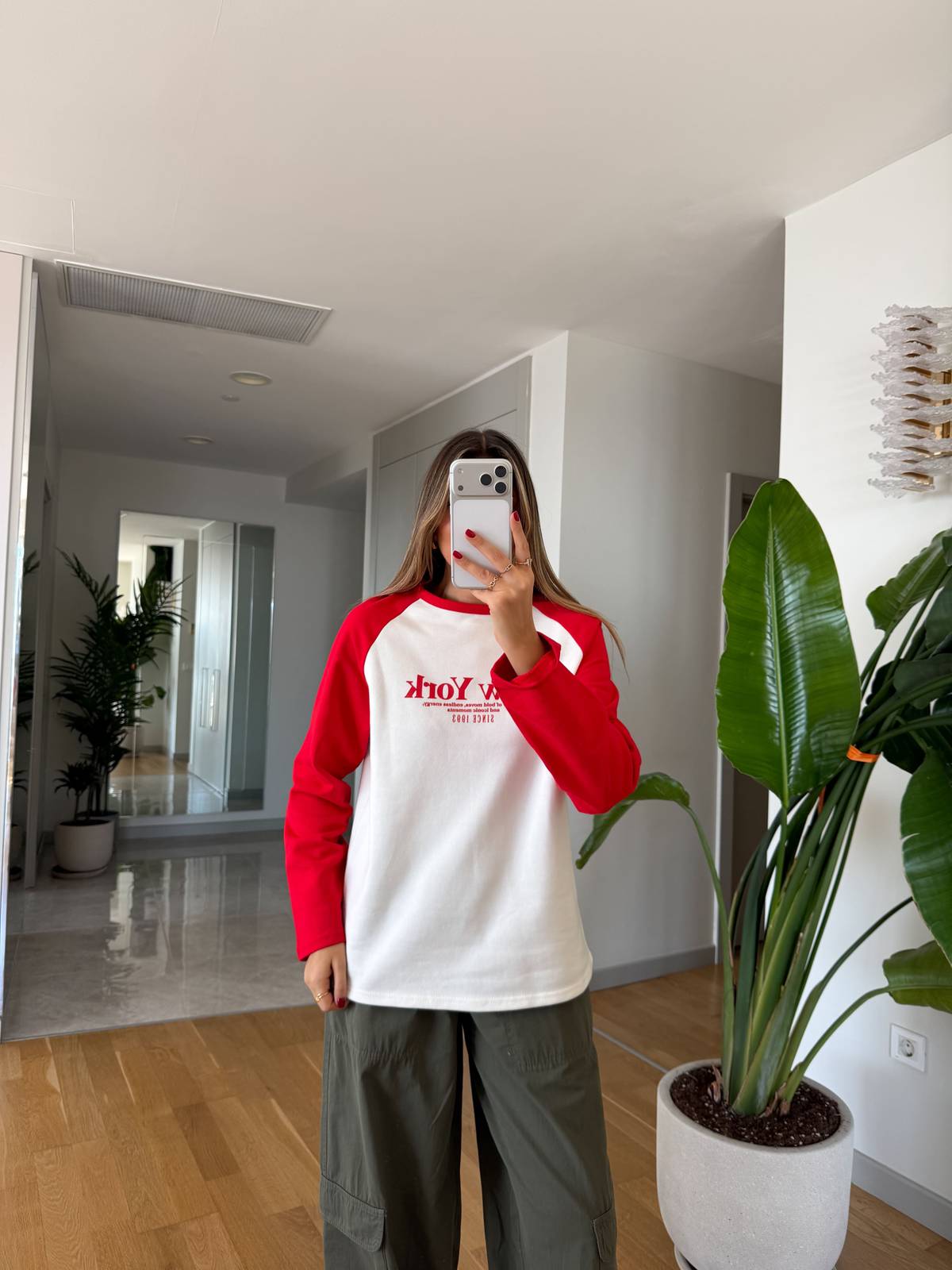Reglan Sleeve Sweat Red — photograph 2