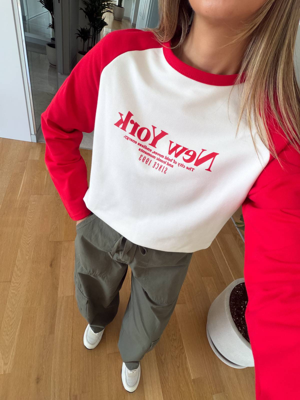 Reglan Sleeve Sweat Red — photograph 3