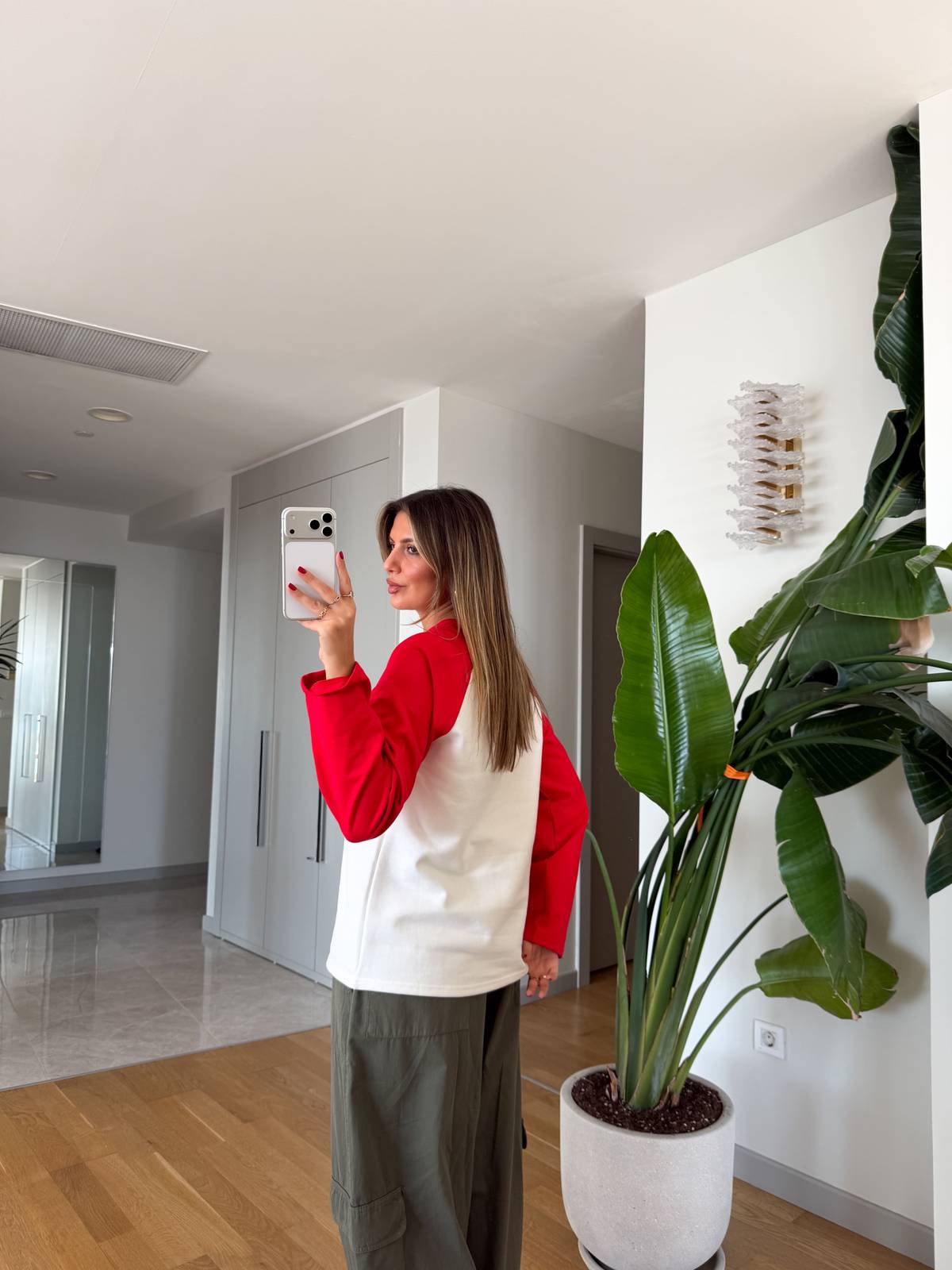 Reglan Sleeve Sweat Red — photograph 4