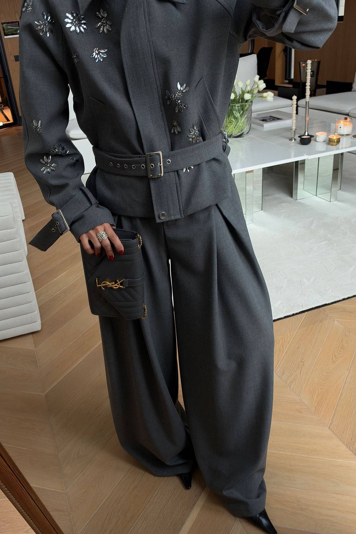 Embroidered Jacket And Trouser Set — photograph 1