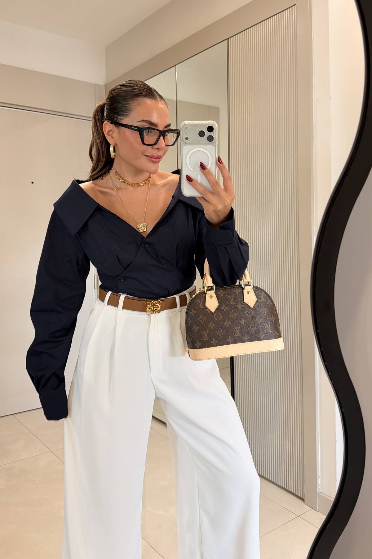 Gianna Fitted Waist Madonna Shirt — photograph 3