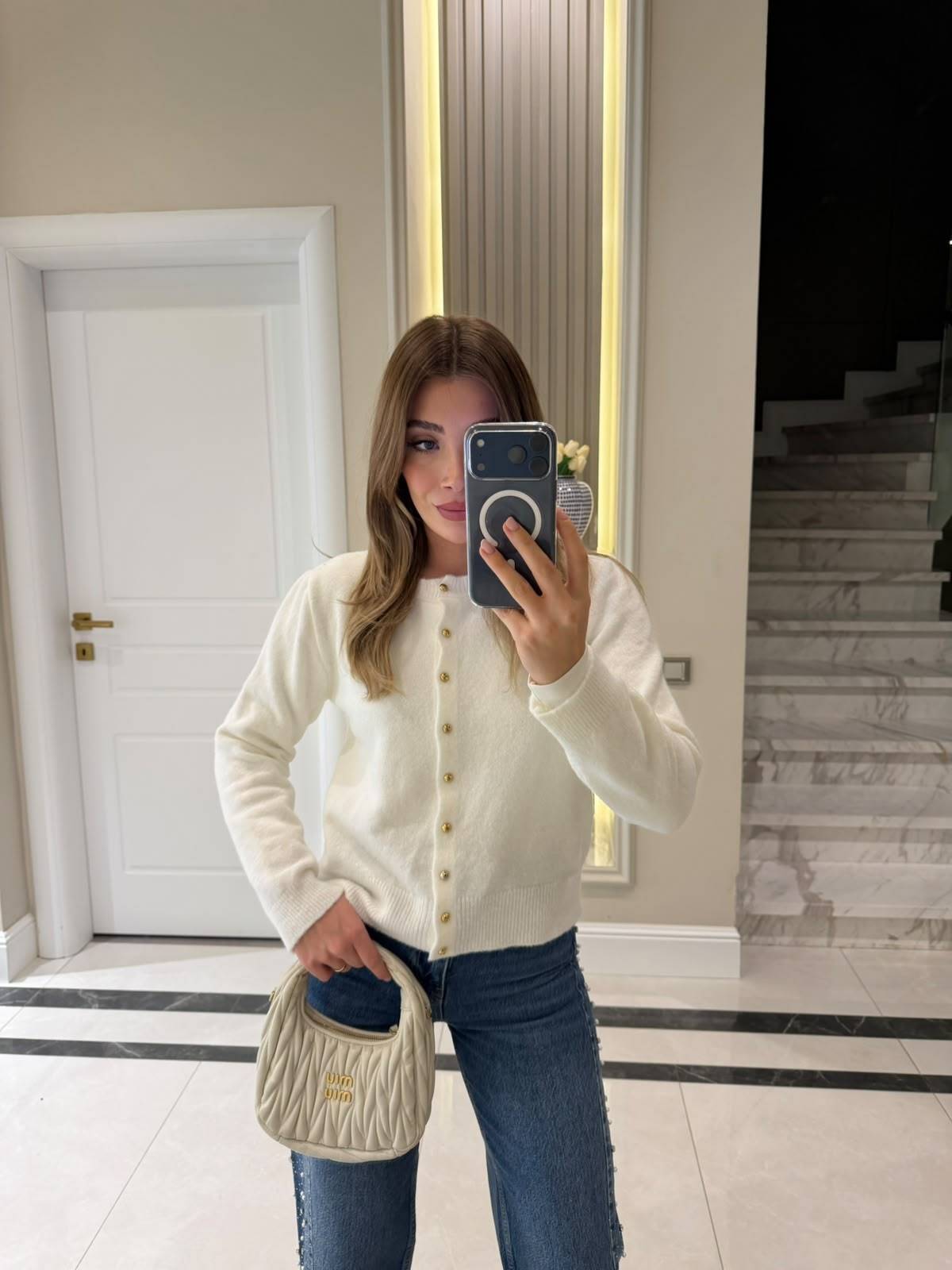 Lara Cardigan — photograph 2