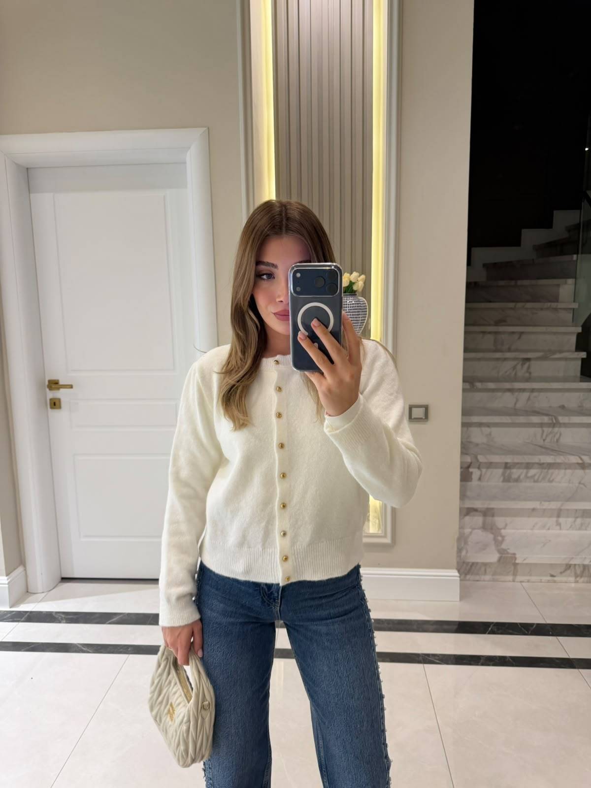 Lara Cardigan — photograph 1