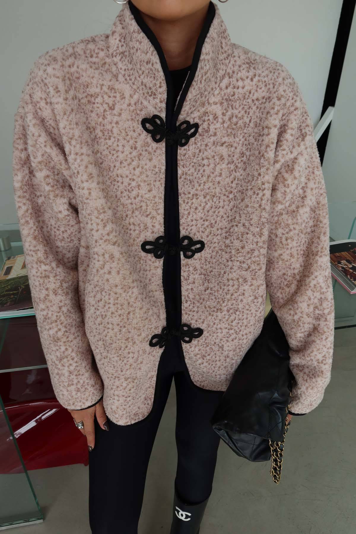 Biye Embroidery Detail Polar Sweat — photograph 2