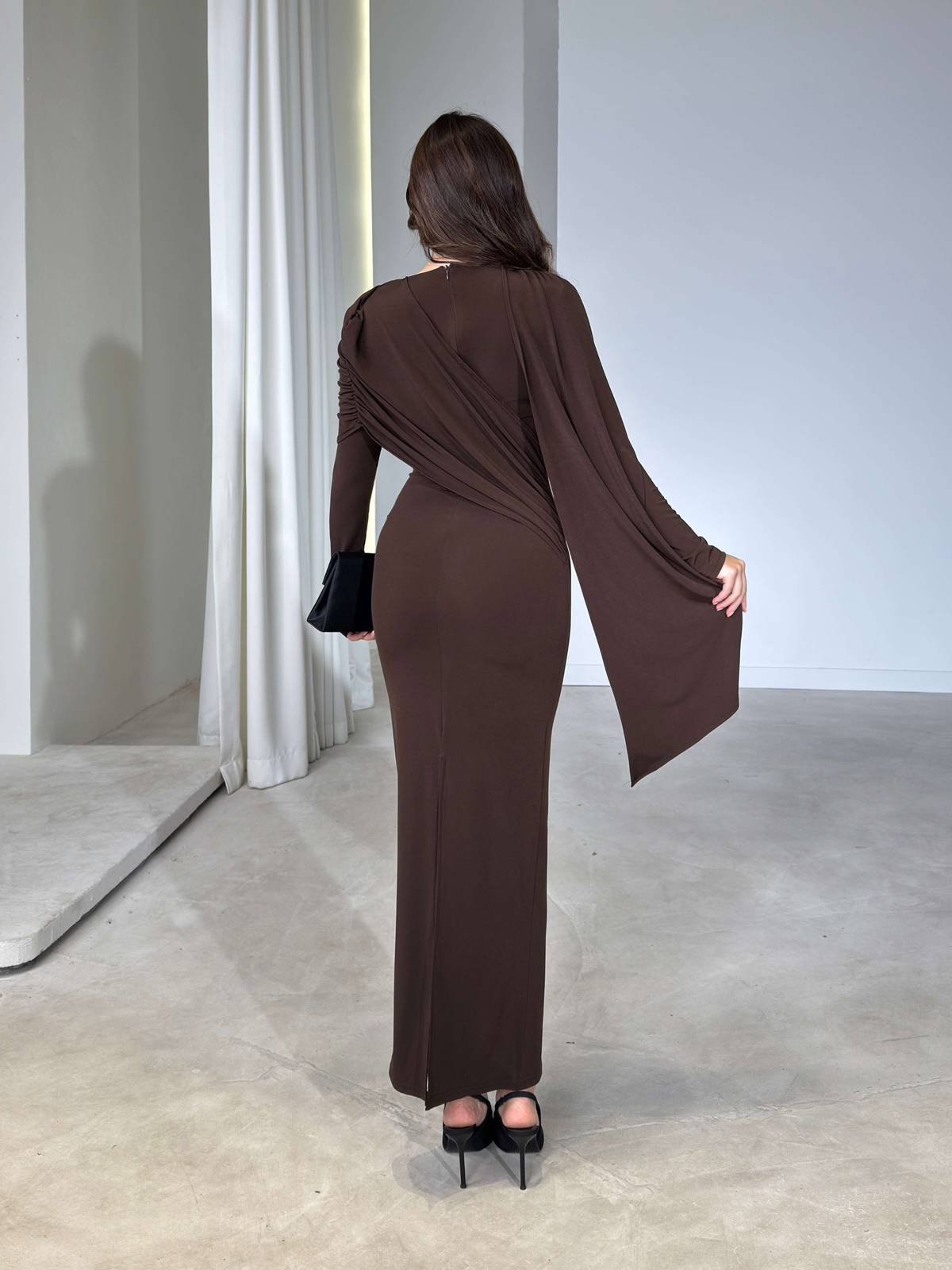 Cape Kendinden Maxi Length Brown Ovire Dress — photograph 3