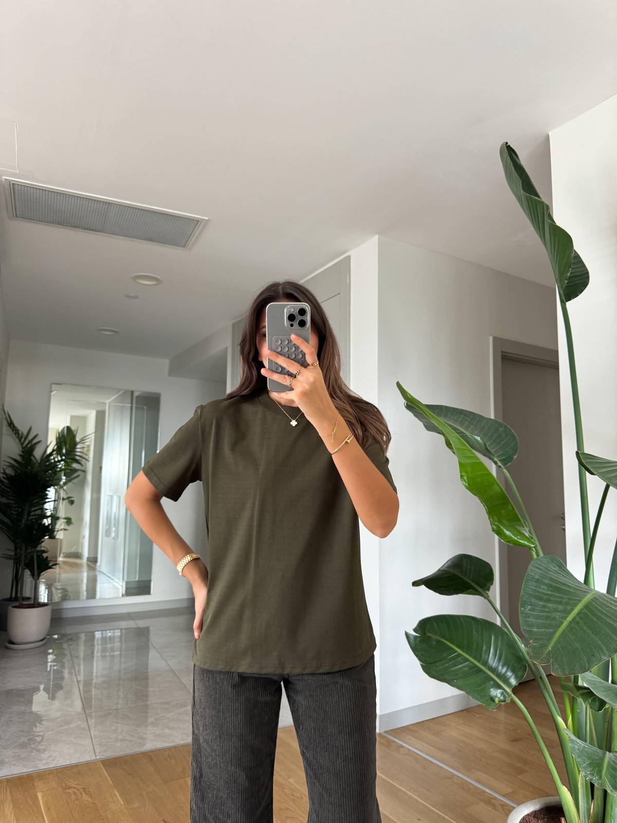 Dekoratif Crew Neck T-Shirt Khaki — photograph 3