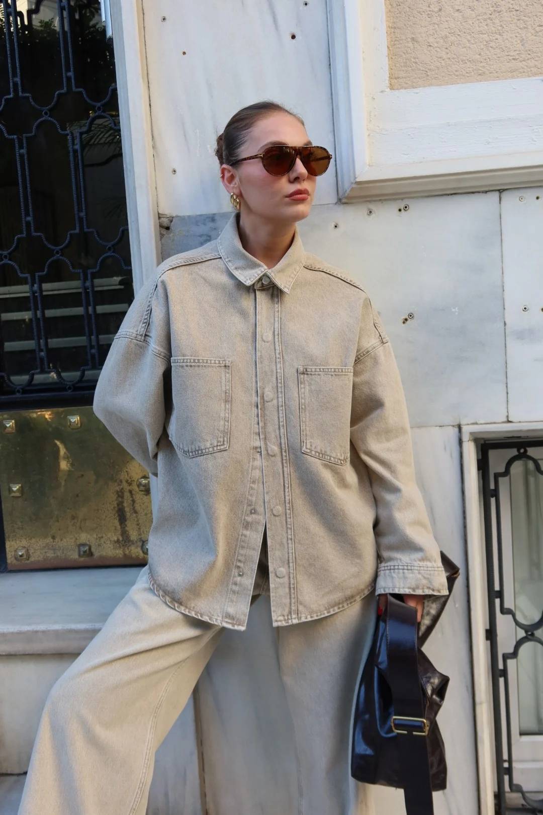 Beige Two Pocket Gizli Button Jacket — photograph 2