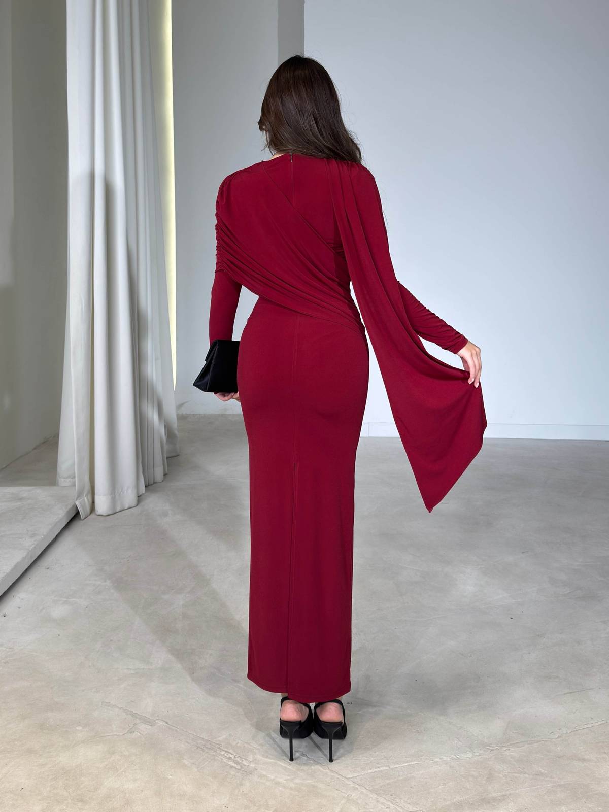 Cape Kendinden Maxi Length Burgundy Ovire Dress — photograph 3