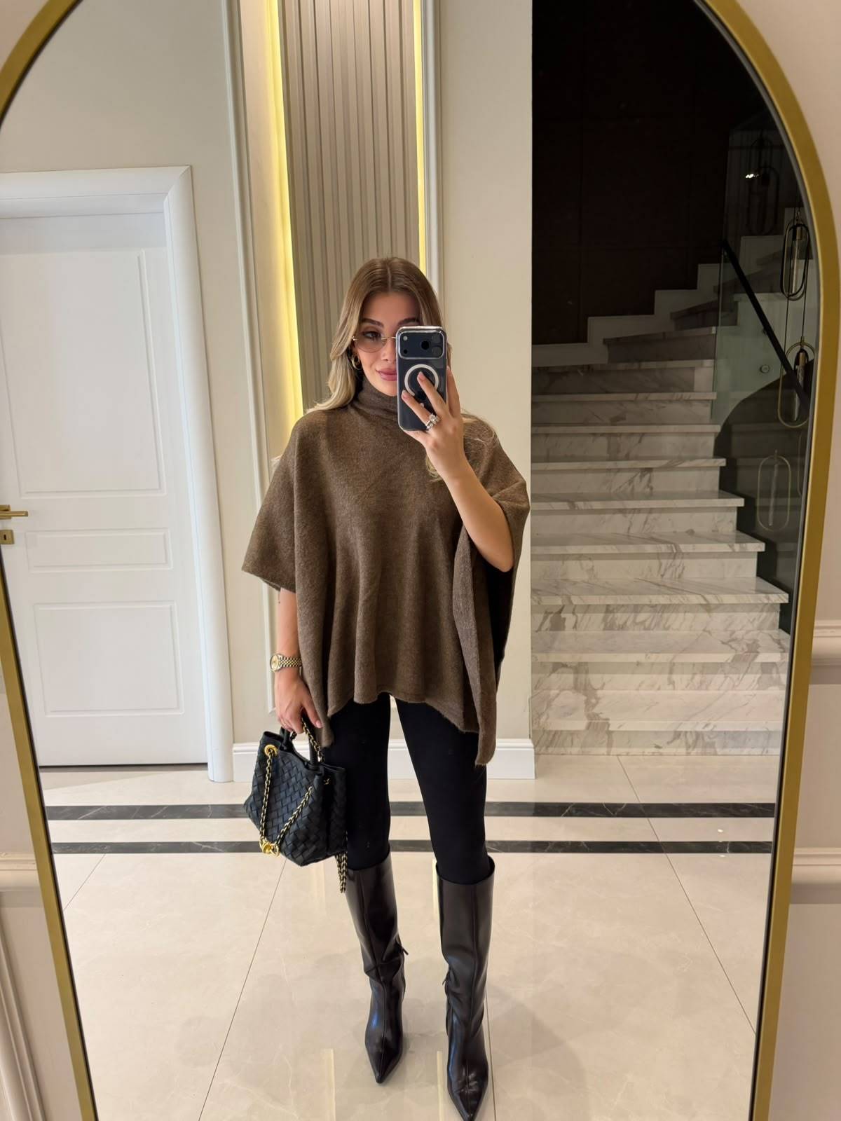 Siya Poncho — photograph 2