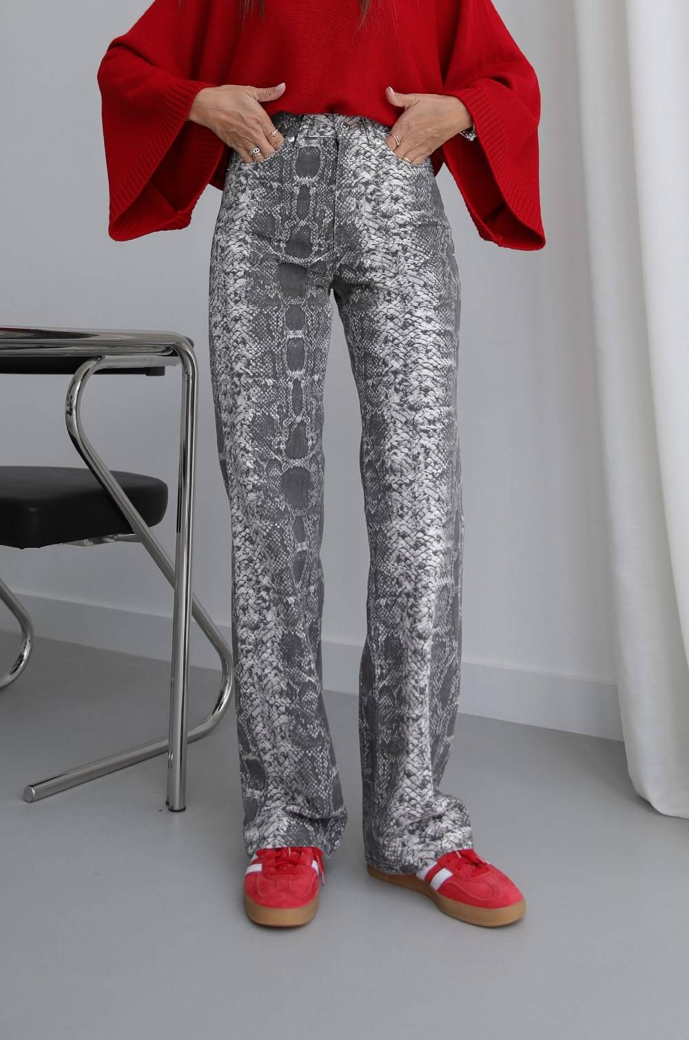 Snake Pattern Straight Jeans — photograph 2