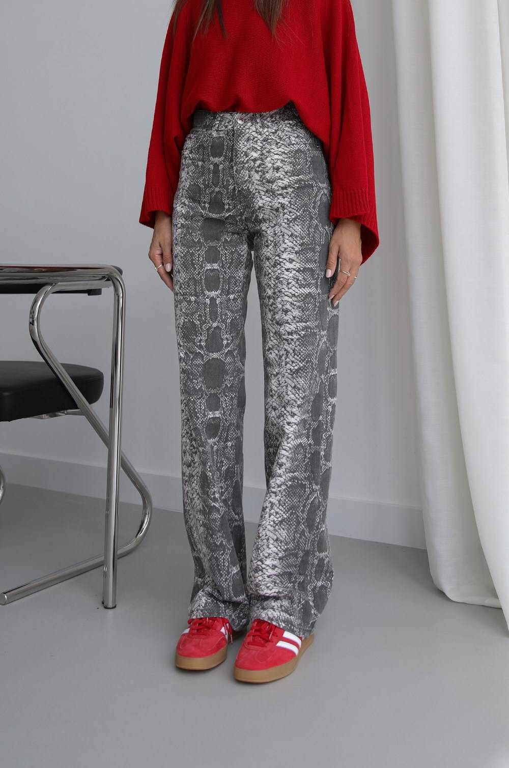 Snake Pattern Straight Jeans — photograph 3