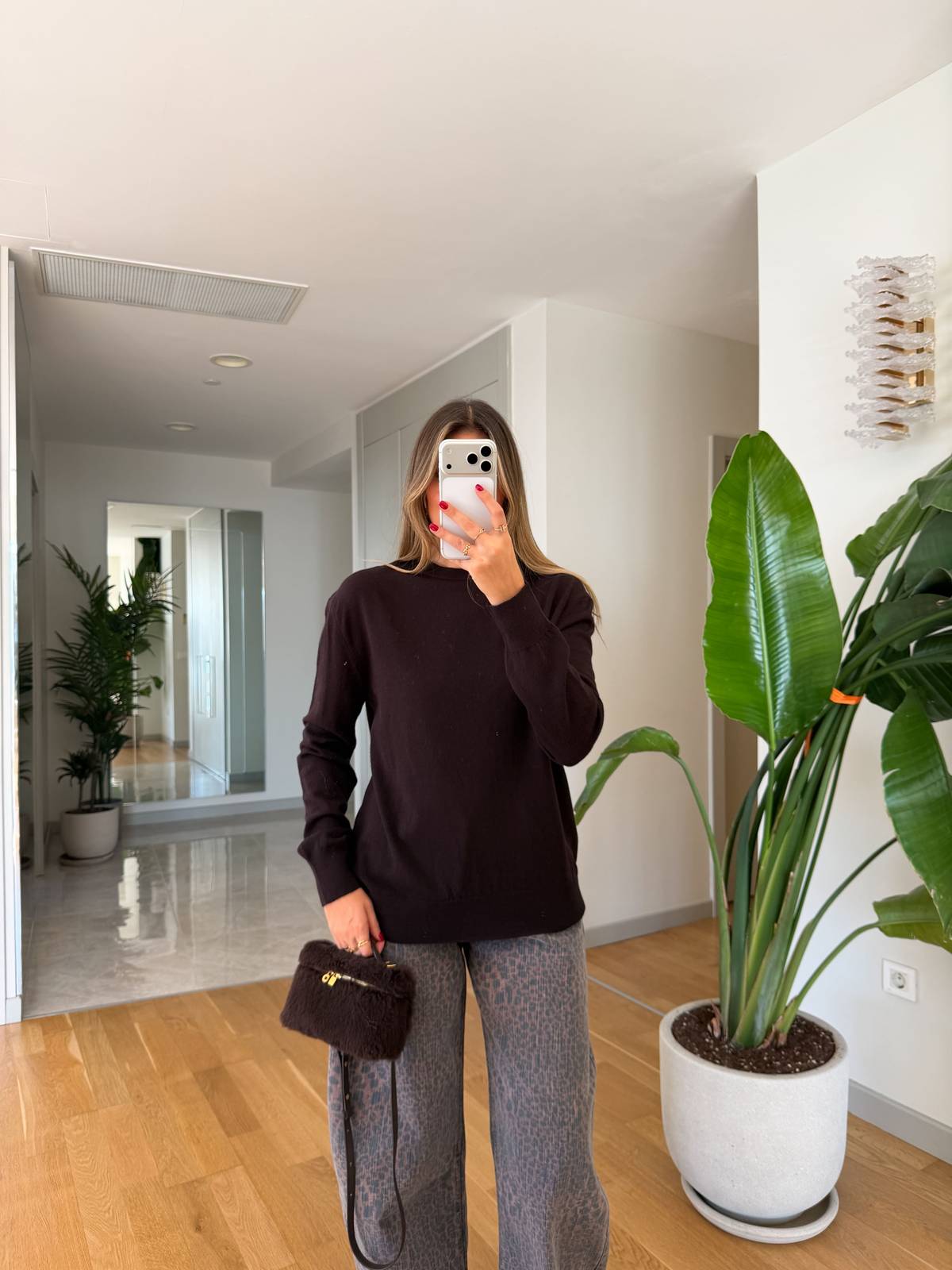 Crew Neck Basic Knit Brown — photograph 3