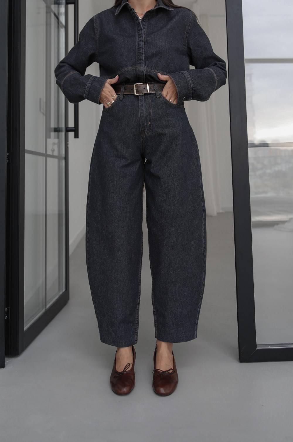 Tapered Fit Jeans — photograph 2