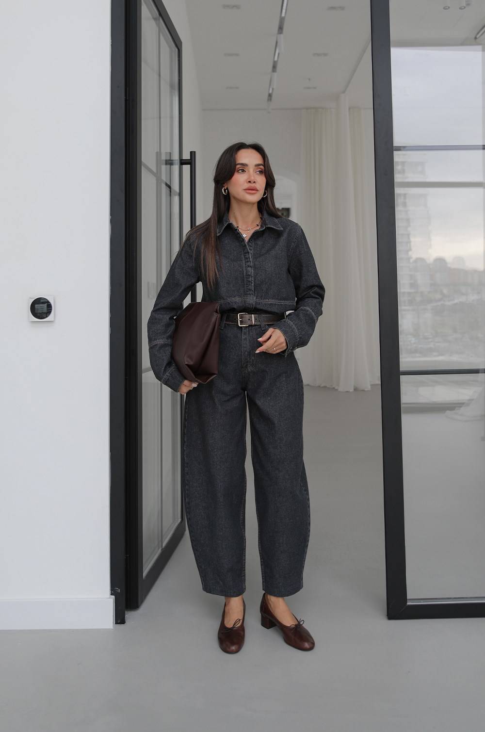 Tapered Fit Jeans — photograph 3