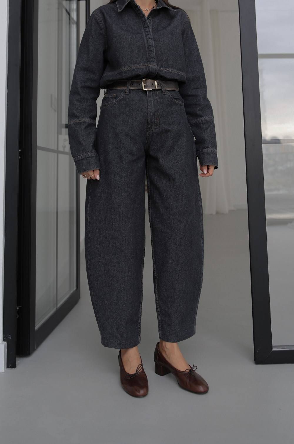 Tapered Fit Jeans — photograph 4