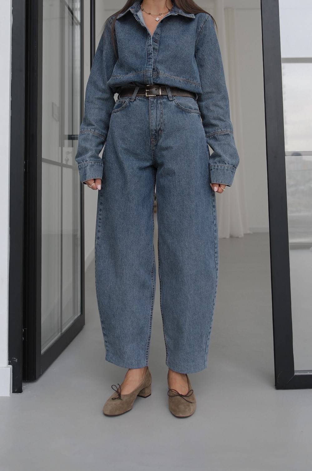 Tapered Fit Jeans — photograph 2