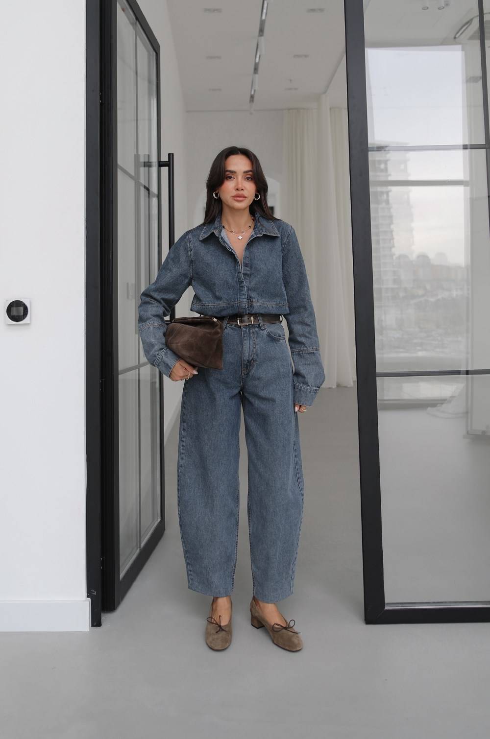 Tapered Fit Jeans — photograph 1