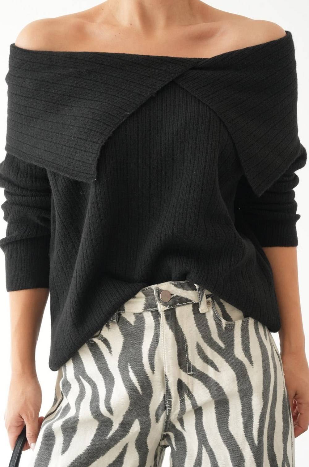 Black Side Split Sweetheart Neck Jumper — photograph 3