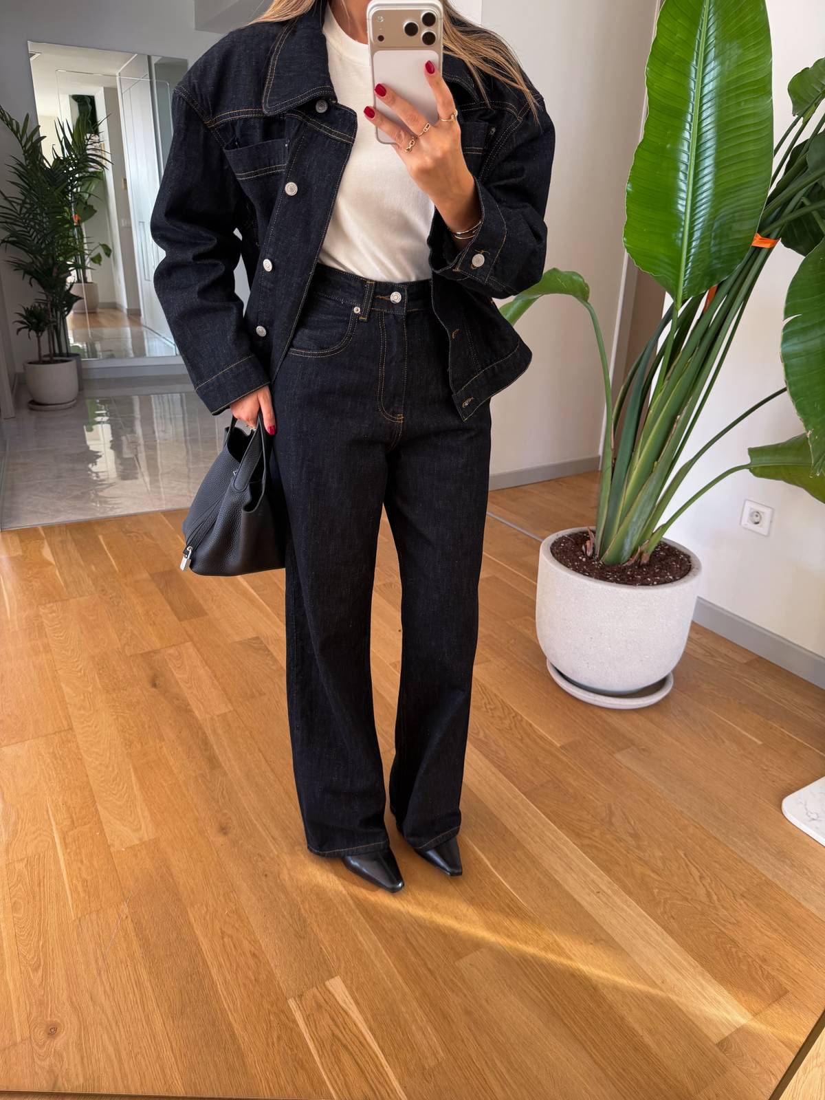 High Waisted Straight Jeans — photograph 2